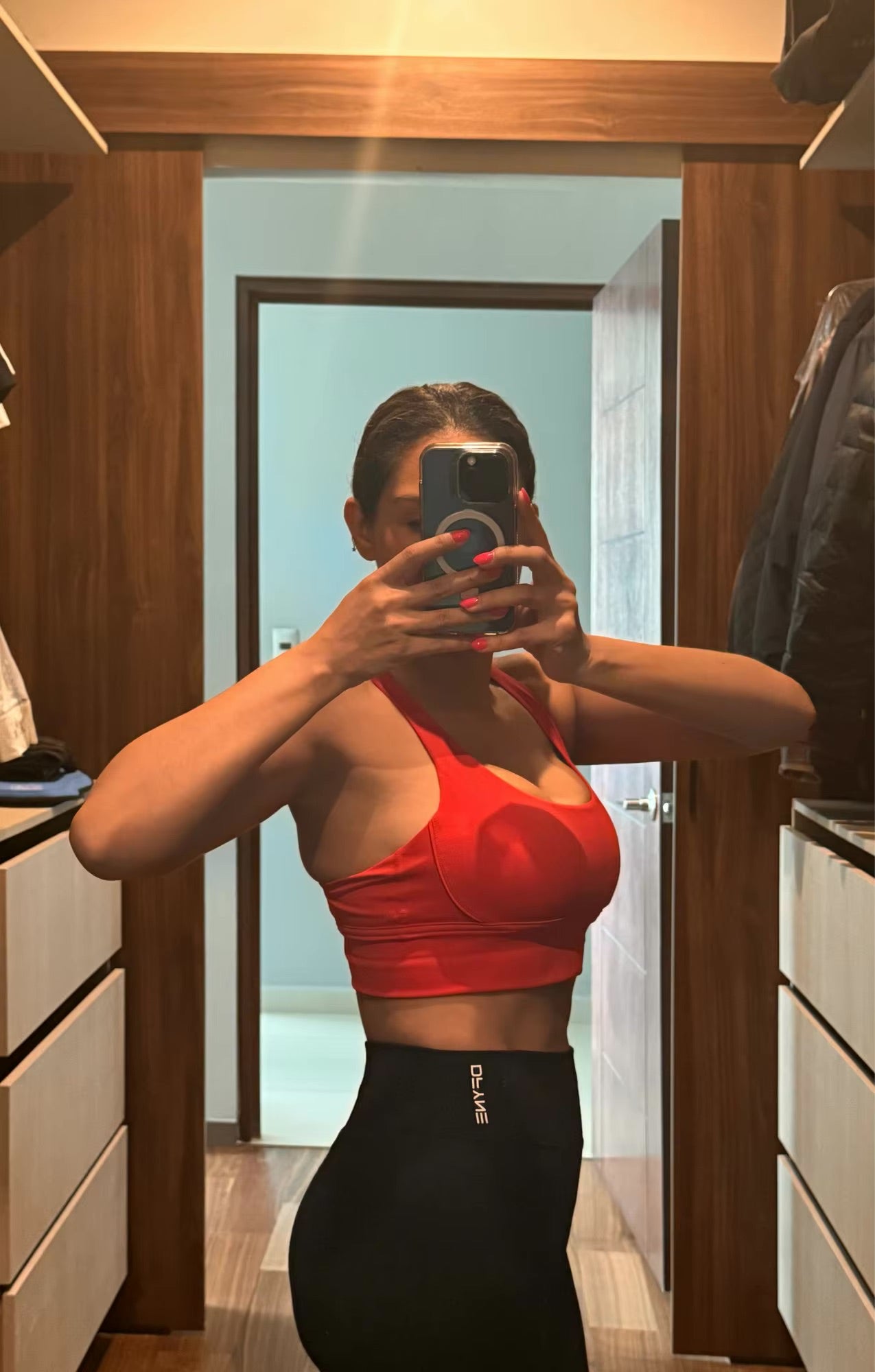 Solid Color Soft Cross Back Women Fitness Bra Tights Yoga Vest High Strength Shockproof Gym Sports Top Push Up With Chest Pad